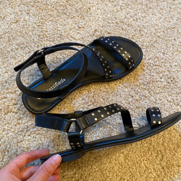 Cityclassified Women’s 8.5 Black Studded Sandal - Picture 5 of 8